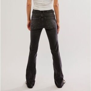 Free People We The Free Shayla Skinny Flare Jeans
Black Mist
sz 29